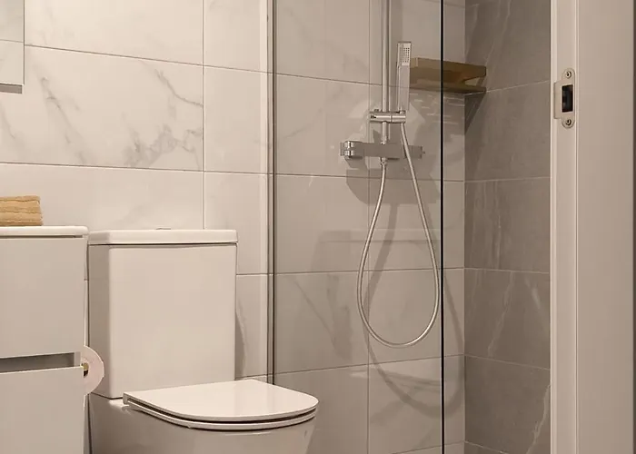 Modern With Terrace דירה